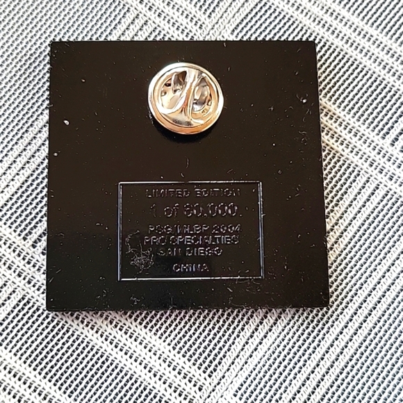 World Series 2004 Limited Edition San Diego MLBP Pin - Picture 2 of 3